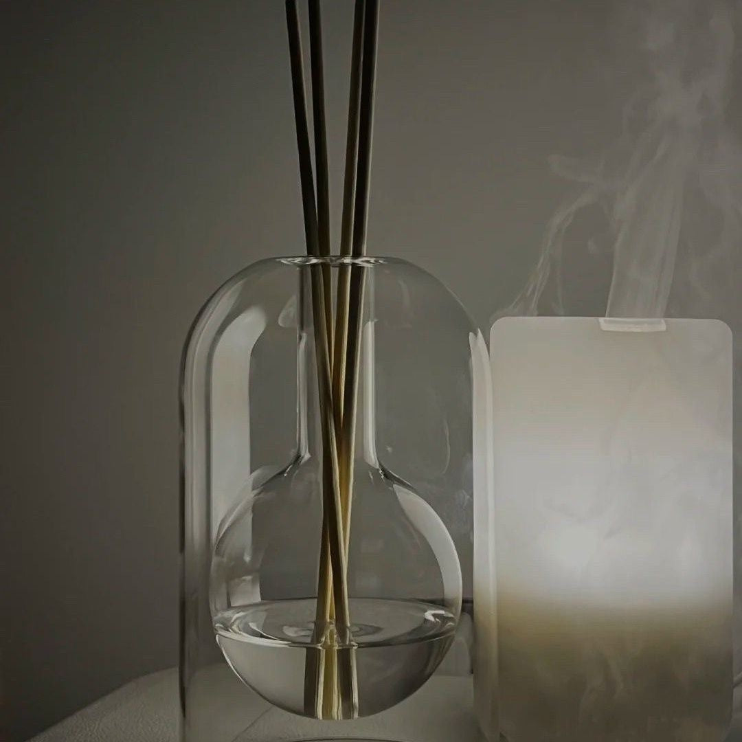 Crystal glass aromatherapy diffuser with natural reed sticks, Premium crystal glass aromatherapy diffuser bottles for home, Elegant crystal glass aromatherapy diffuser with essential oils